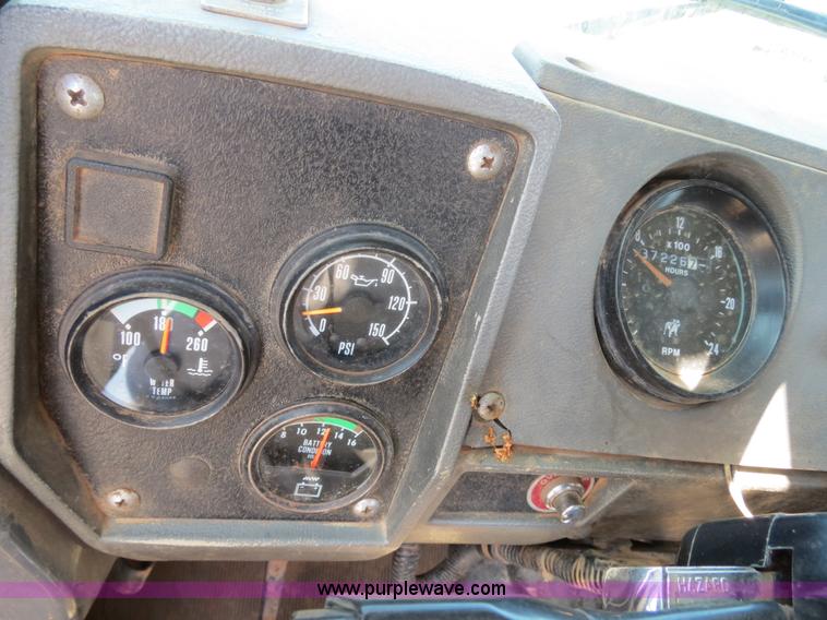 image for item B2456 2000 Mack RD688S semi truck