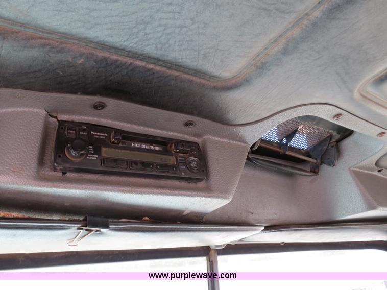 image for item B2456 2000 Mack RD688S semi truck