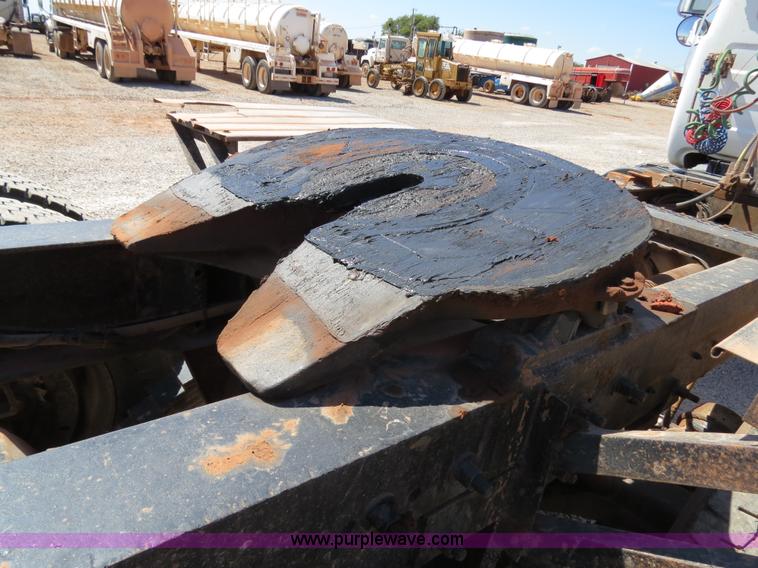 image for item B2456 2000 Mack RD688S semi truck