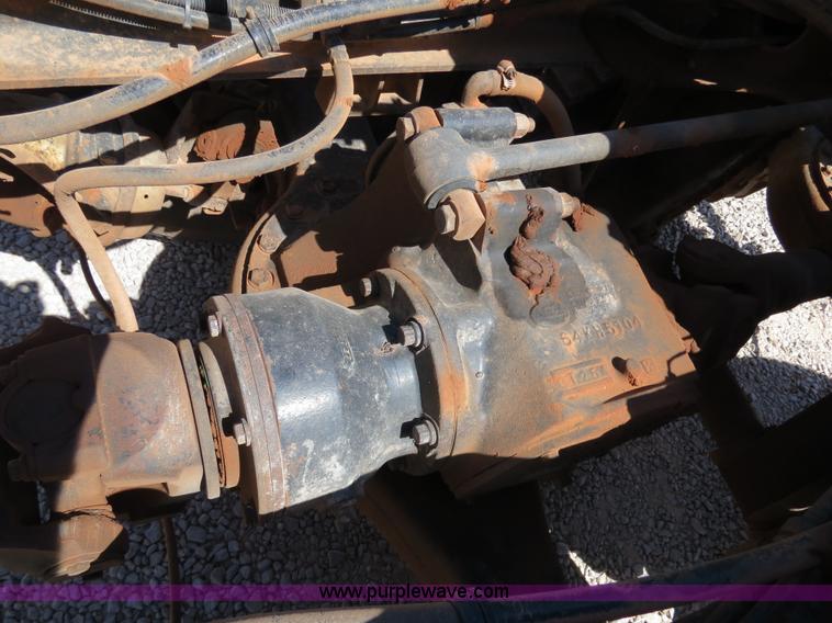 image for item B2456 2000 Mack RD688S semi truck