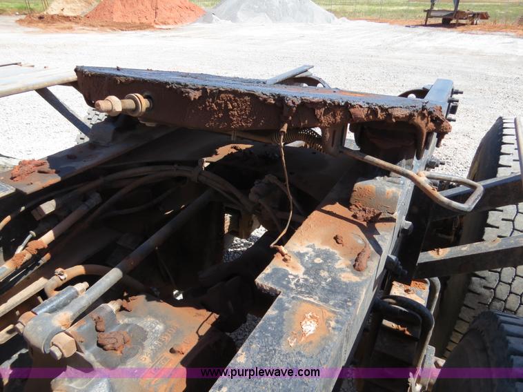 image for item B2456 2000 Mack RD688S semi truck