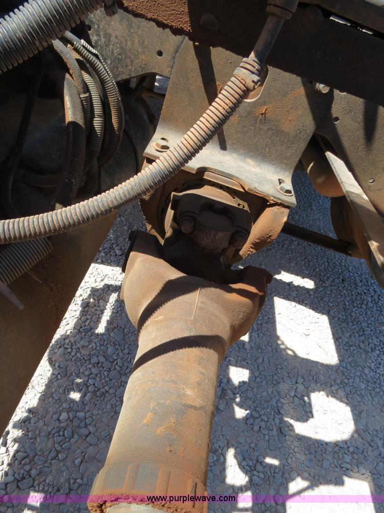 image for item B2456 2000 Mack RD688S semi truck