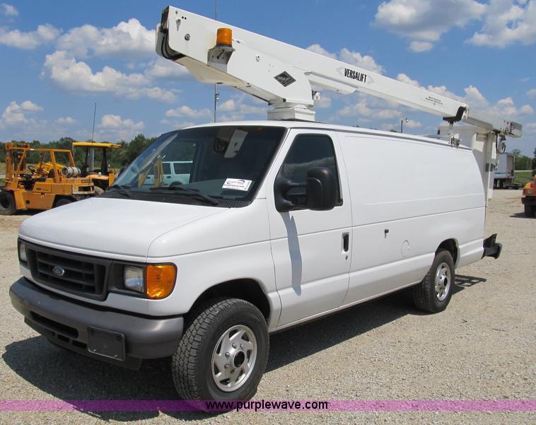 image for item B2830 2007 Ford E350 cargo van with bucket attachment