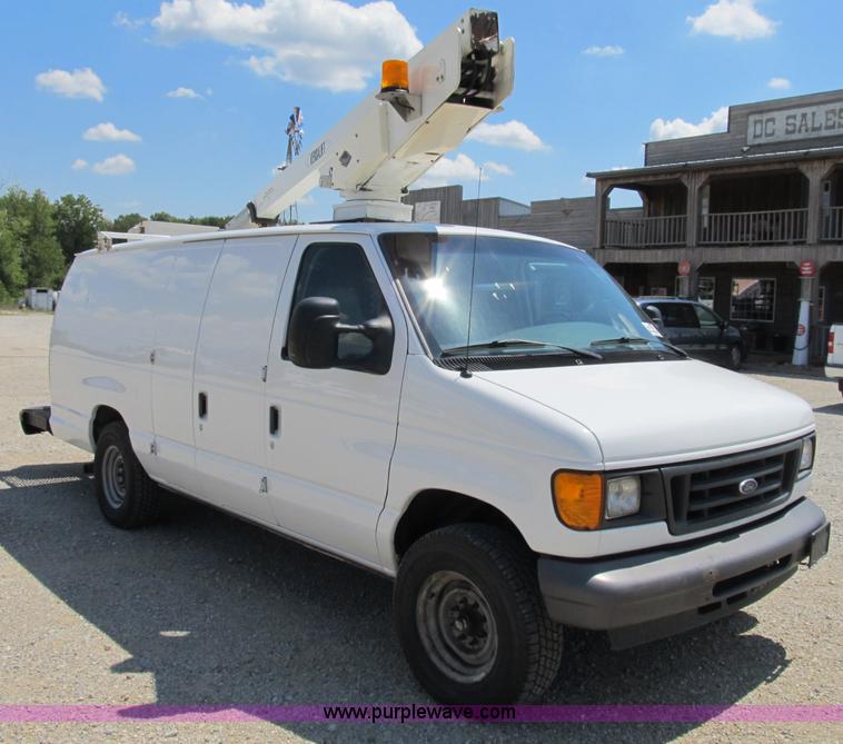 image for item B2830 2007 Ford E350 cargo van with bucket attachment