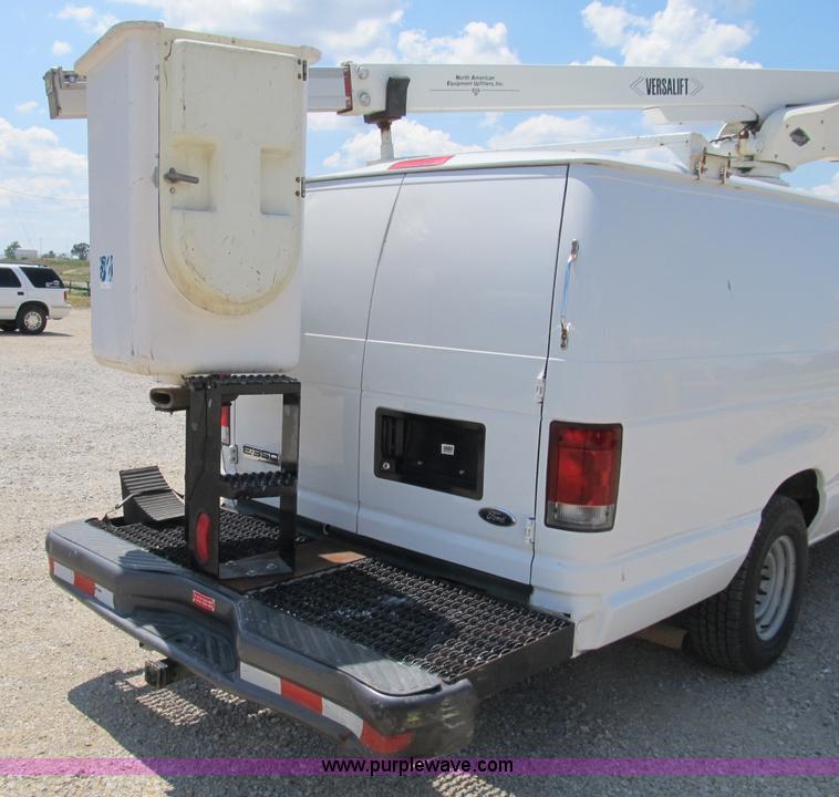 image for item B2830 2007 Ford E350 cargo van with bucket attachment
