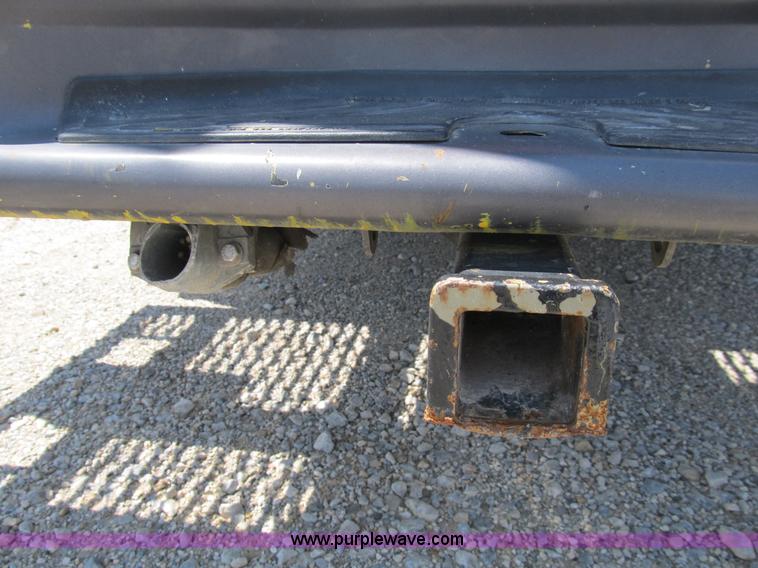 image for item B2830 2007 Ford E350 cargo van with bucket attachment