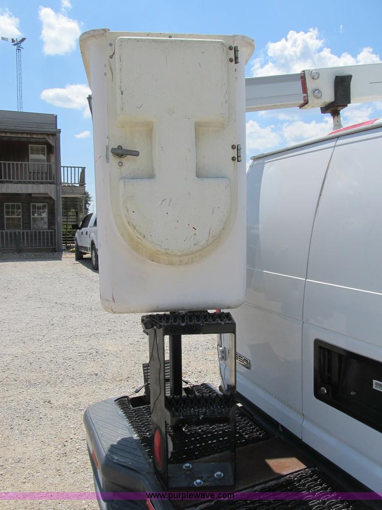 image for item B2830 2007 Ford E350 cargo van with bucket attachment