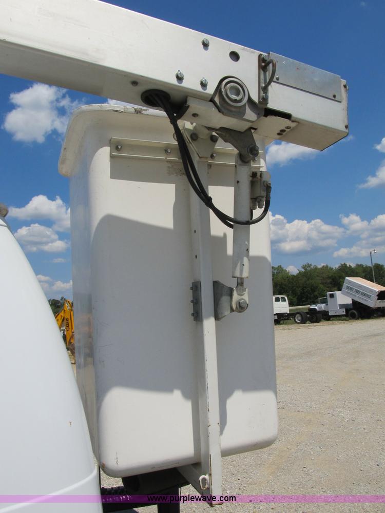 image for item B2830 2007 Ford E350 cargo van with bucket attachment