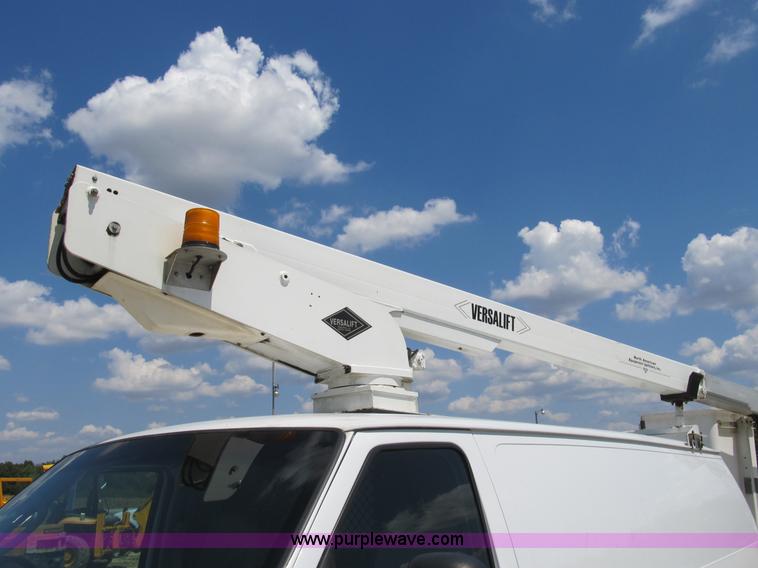 image for item B2830 2007 Ford E350 cargo van with bucket attachment