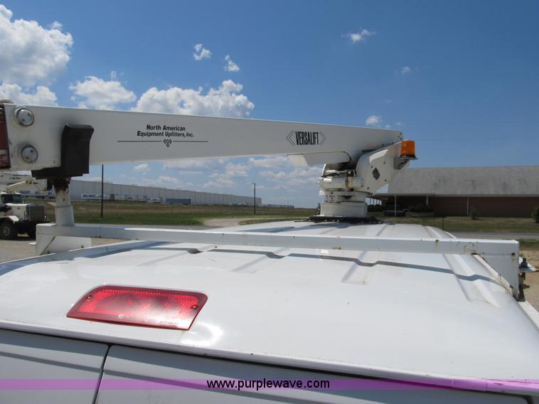 image for item B2830 2007 Ford E350 cargo van with bucket attachment