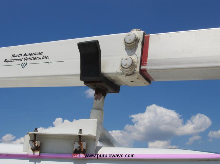 image for item B2830 2007 Ford E350 cargo van with bucket attachment