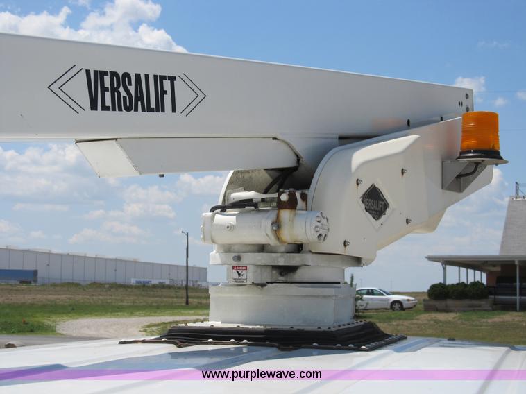 image for item B2830 2007 Ford E350 cargo van with bucket attachment