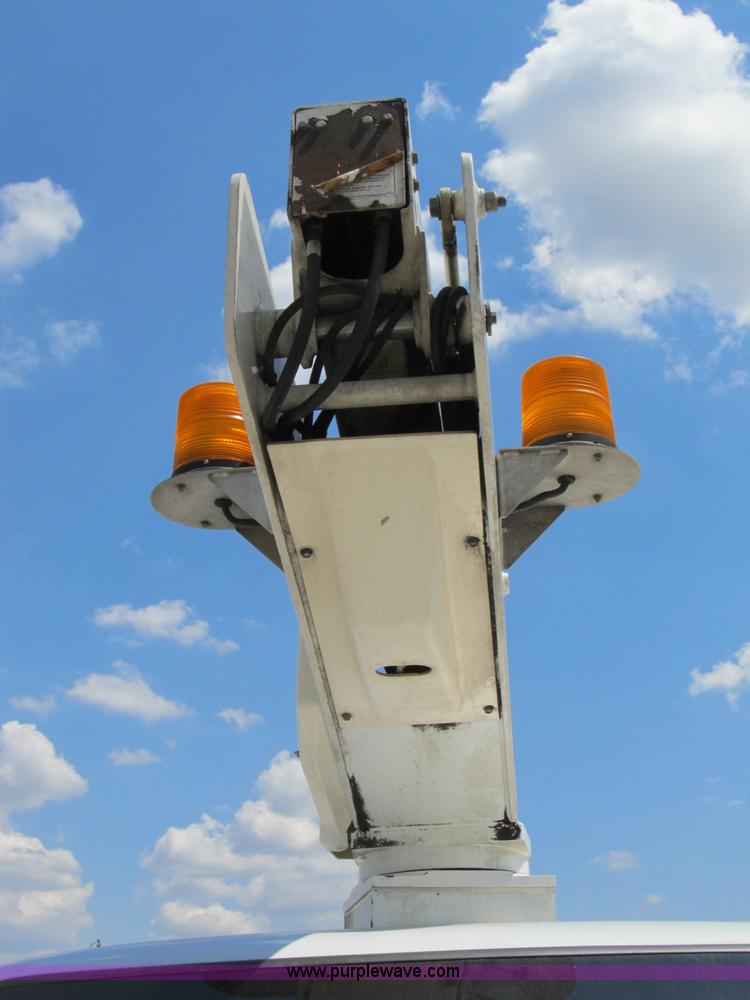 image for item B2830 2007 Ford E350 cargo van with bucket attachment