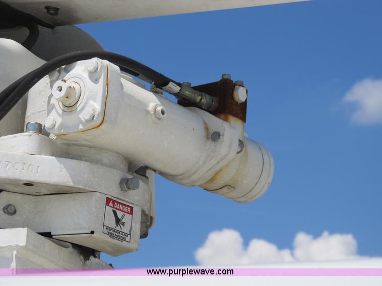 image for item B2830 2007 Ford E350 cargo van with bucket attachment