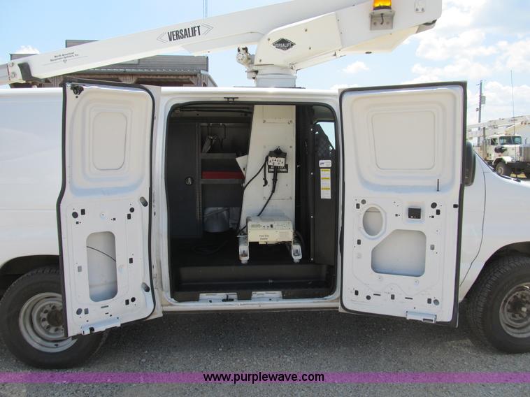 image for item B2830 2007 Ford E350 cargo van with bucket attachment