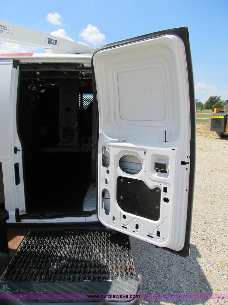 image for item B2830 2007 Ford E350 cargo van with bucket attachment