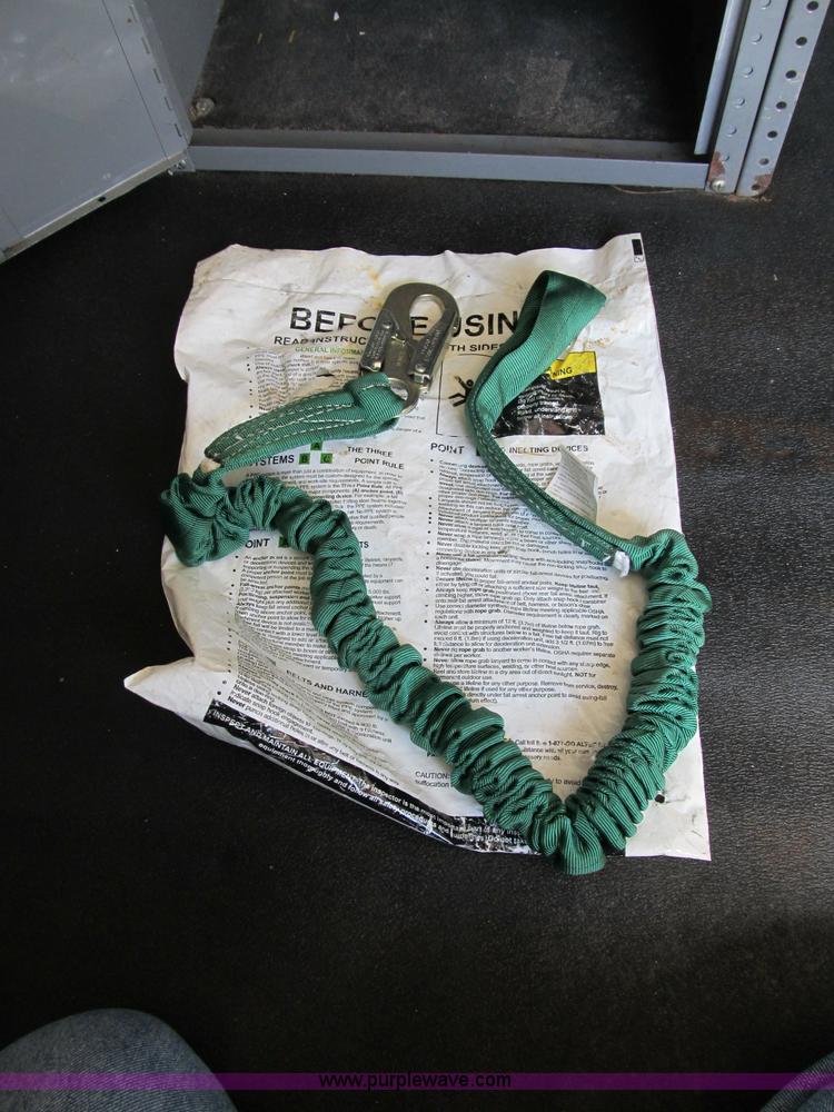 image for item B2830 2007 Ford E350 cargo van with bucket attachment