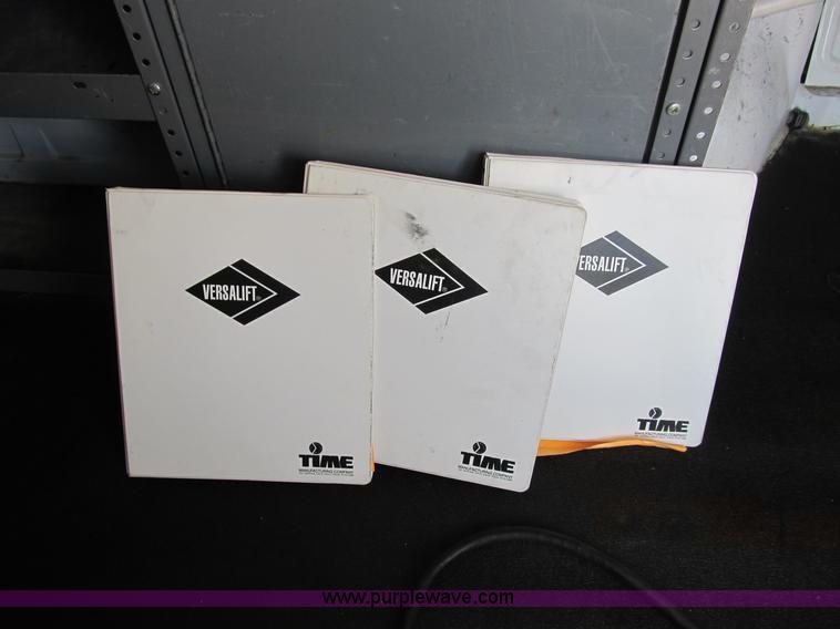 image for item B2830 2007 Ford E350 cargo van with bucket attachment