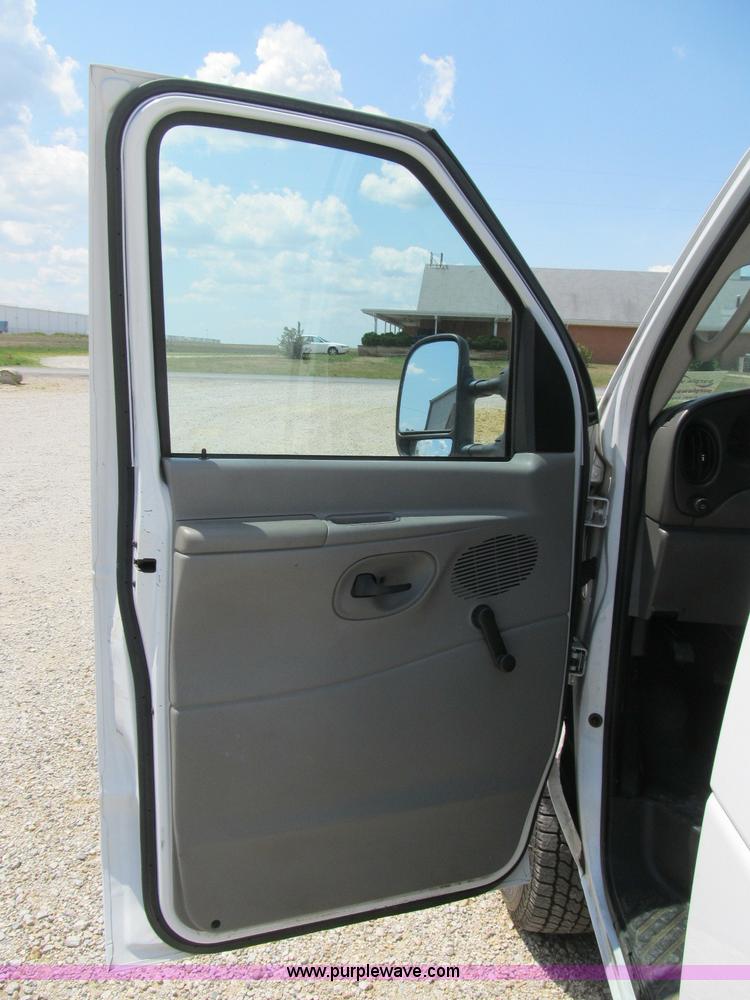 image for item B2830 2007 Ford E350 cargo van with bucket attachment