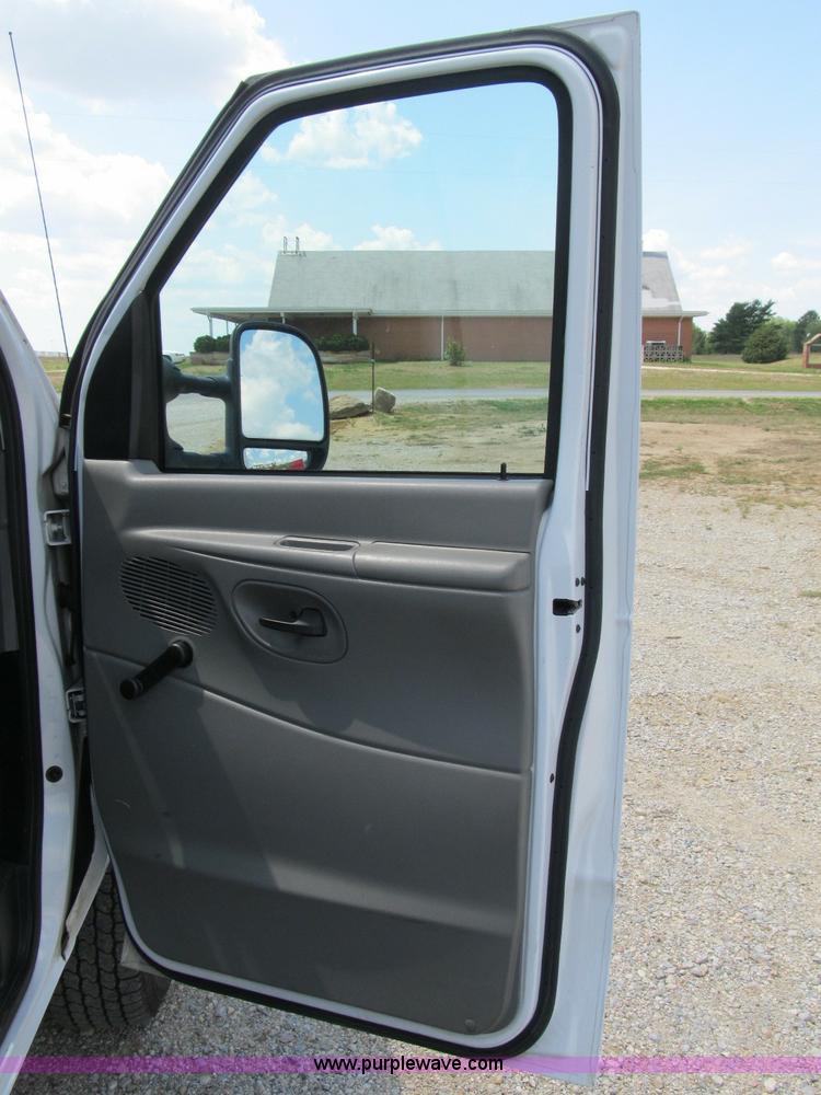 image for item B2830 2007 Ford E350 cargo van with bucket attachment