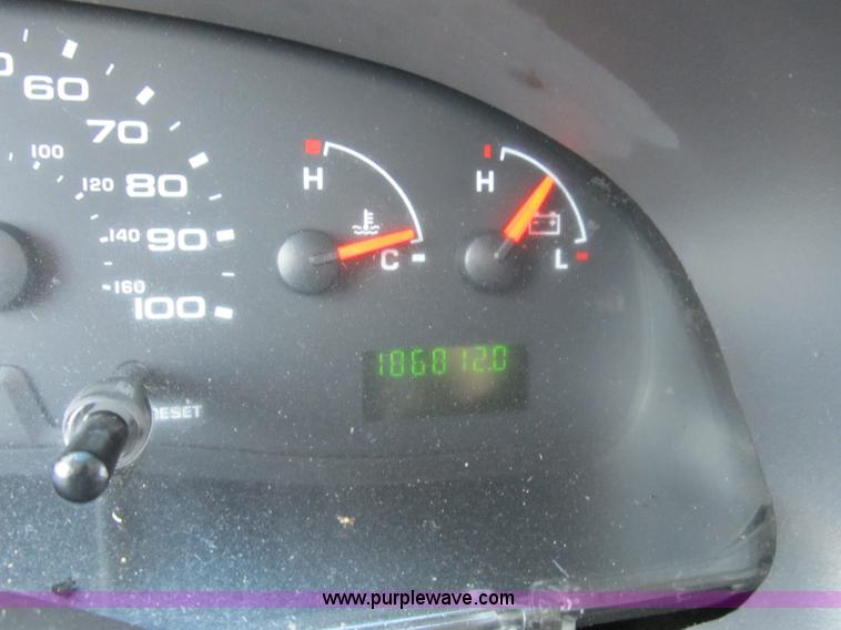 image for item B2830 2007 Ford E350 cargo van with bucket attachment