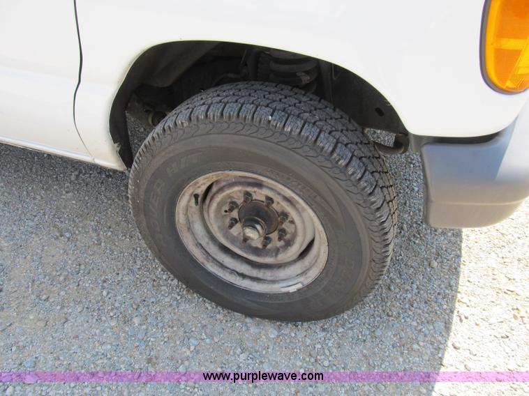 image for item B2830 2007 Ford E350 cargo van with bucket attachment