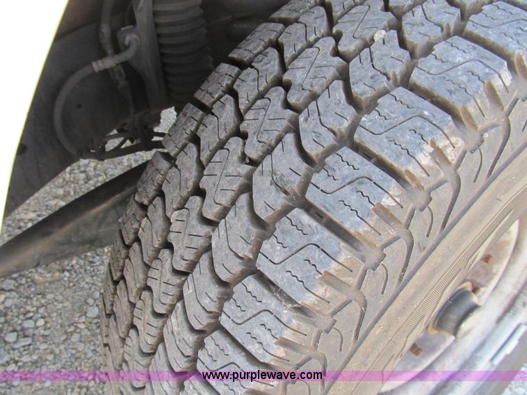 image for item B2830 2007 Ford E350 cargo van with bucket attachment