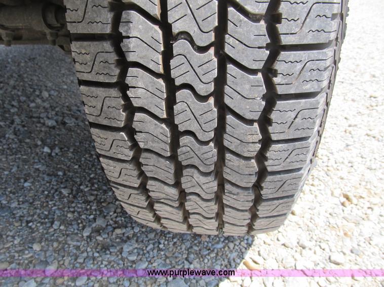 image for item B2830 2007 Ford E350 cargo van with bucket attachment