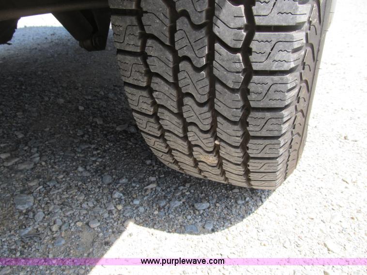 image for item B2830 2007 Ford E350 cargo van with bucket attachment