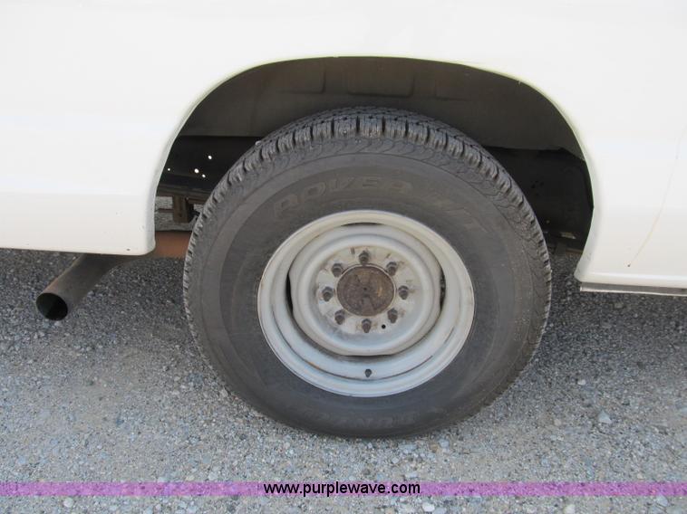 image for item B2830 2007 Ford E350 cargo van with bucket attachment