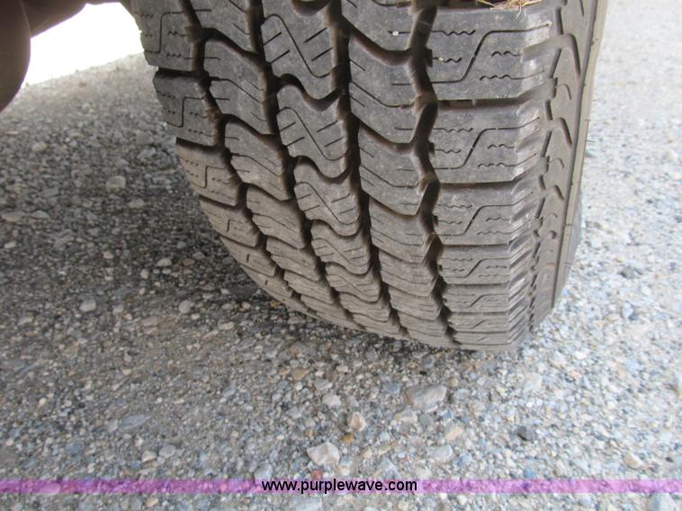 image for item B2830 2007 Ford E350 cargo van with bucket attachment