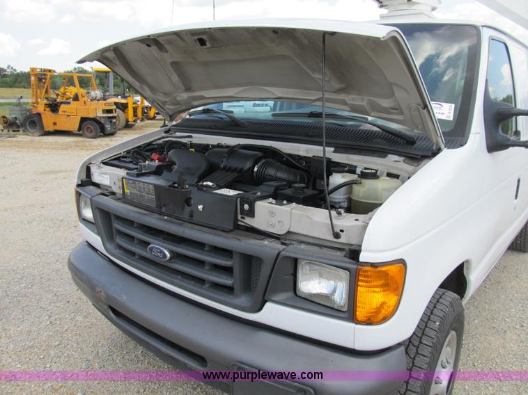 image for item B2830 2007 Ford E350 cargo van with bucket attachment