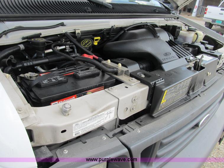 image for item B2830 2007 Ford E350 cargo van with bucket attachment