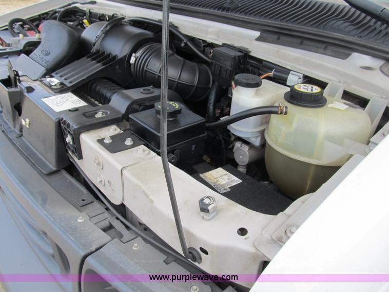 image for item B2830 2007 Ford E350 cargo van with bucket attachment