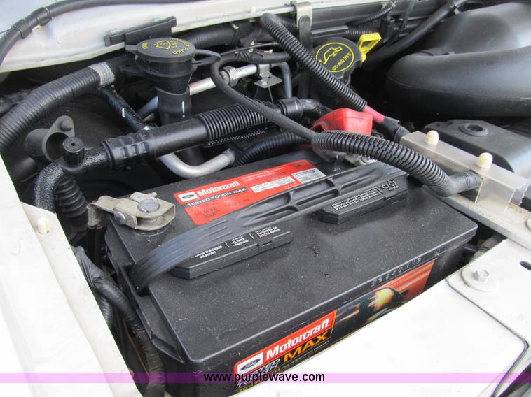 image for item B2830 2007 Ford E350 cargo van with bucket attachment