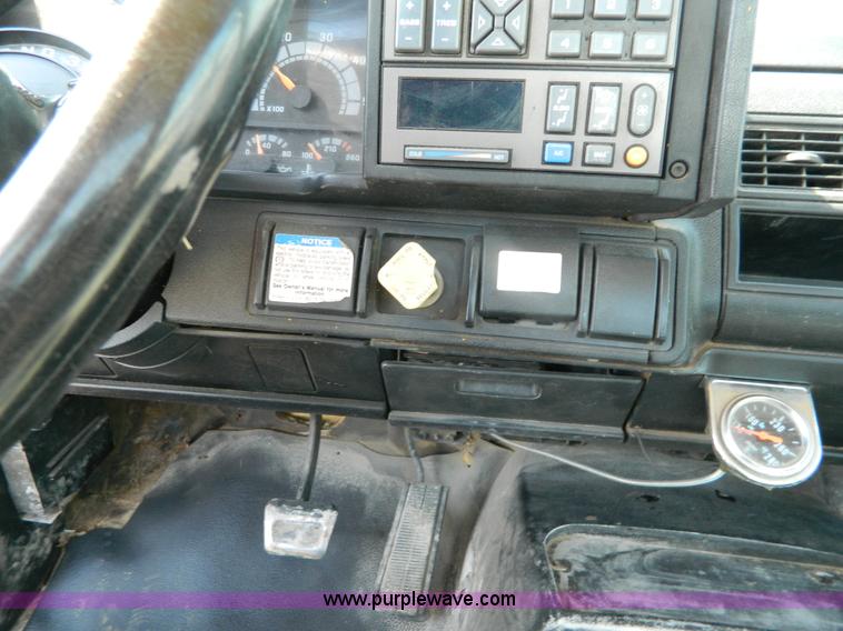 image for item B3834 1994 GMC TopKick service truck
