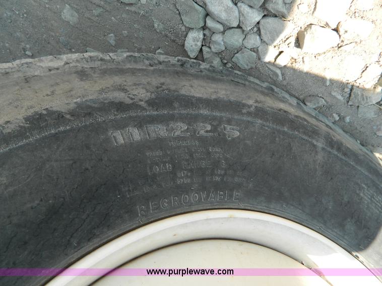 image for item B3834 1994 GMC TopKick service truck