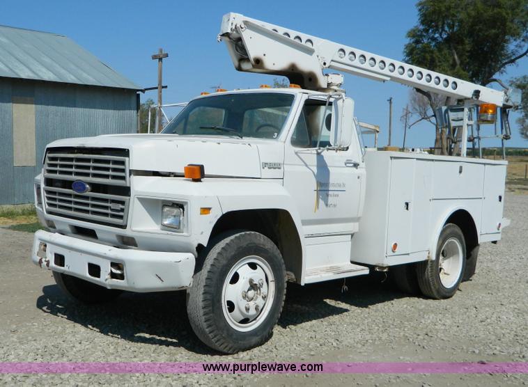 image for item B3835 1987 Ford F600 service truck