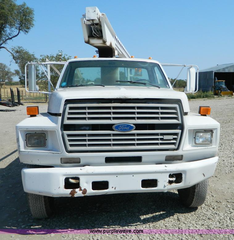image for item B3835 1987 Ford F600 service truck