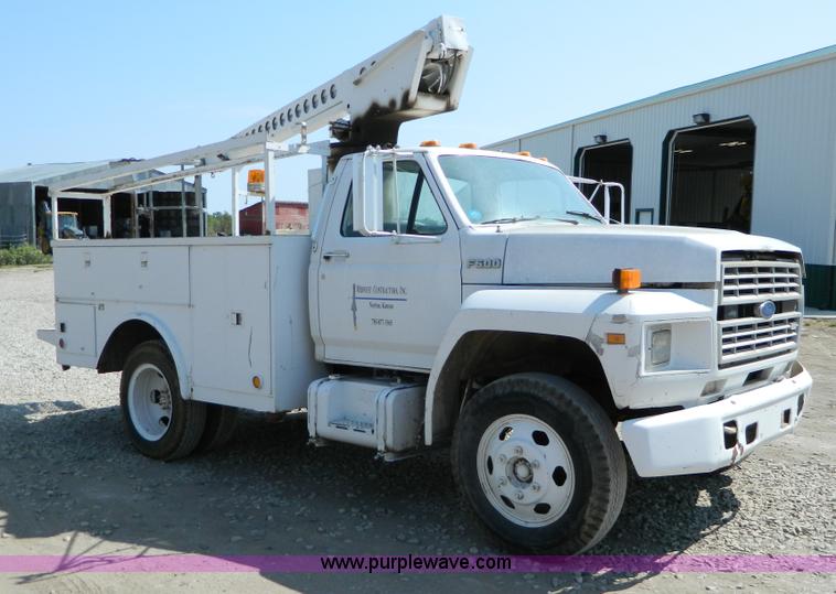 image for item B3835 1987 Ford F600 service truck