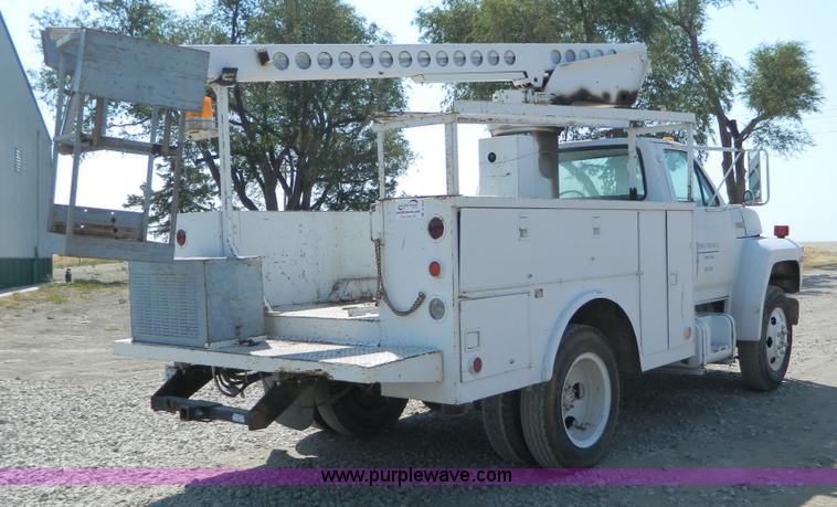 image for item B3835 1987 Ford F600 service truck