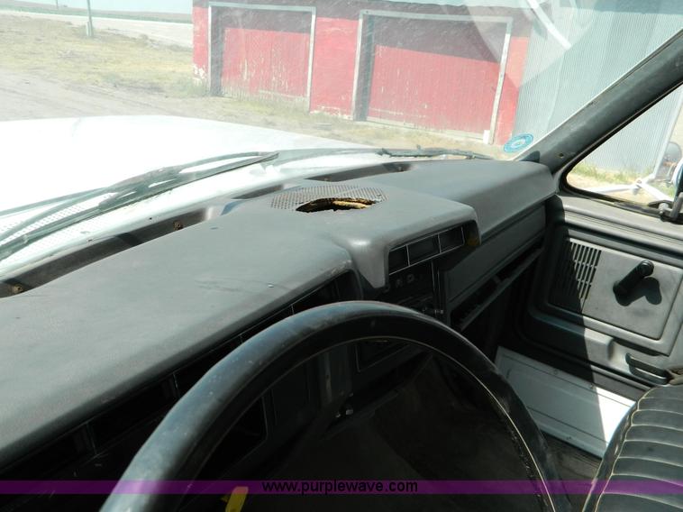 image for item B3835 1987 Ford F600 service truck