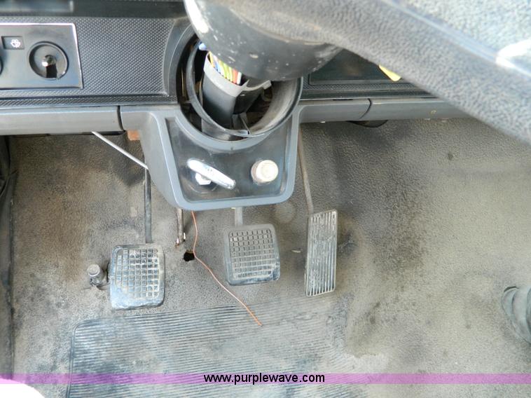 image for item B3835 1987 Ford F600 service truck