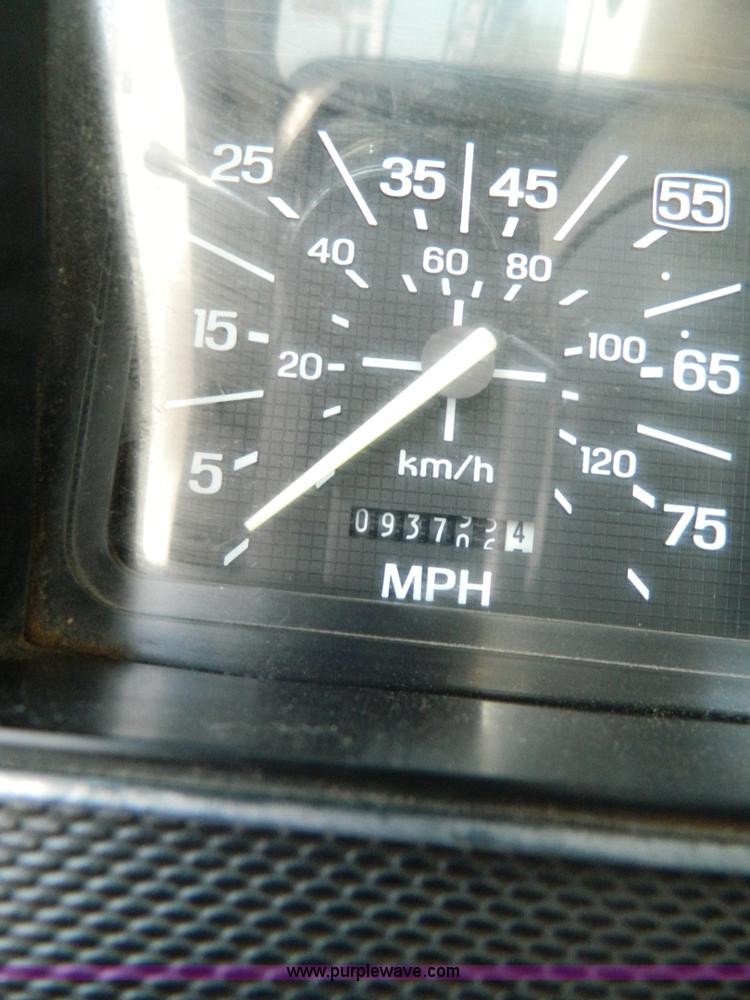 image for item B3835 1987 Ford F600 service truck