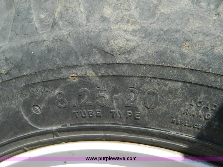 image for item B3835 1987 Ford F600 service truck