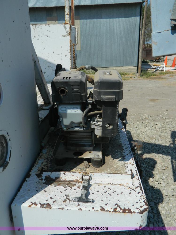 image for item B3835 1987 Ford F600 service truck