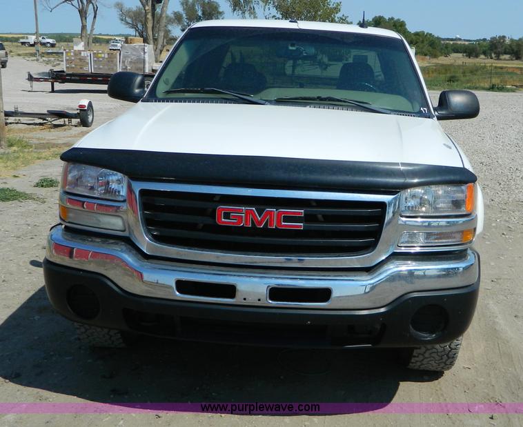 image for item B3836 2003 GMC Sierra 1500 Z71 extended cab pickup truck
