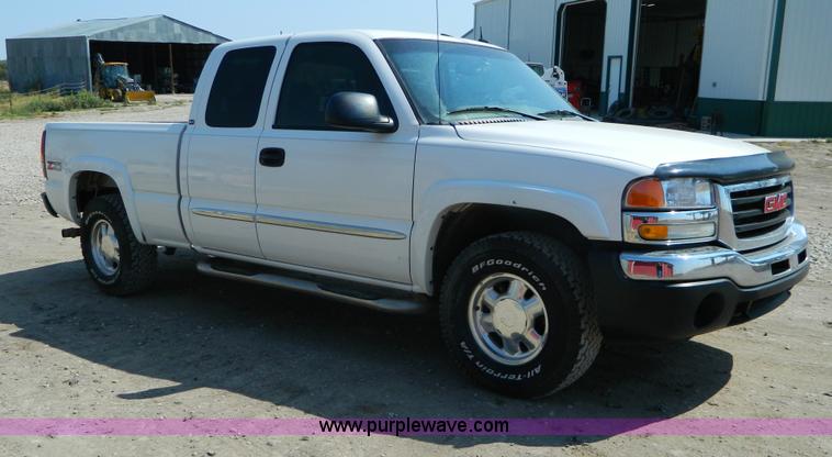 image for item B3836 2003 GMC Sierra 1500 Z71 extended cab pickup truck