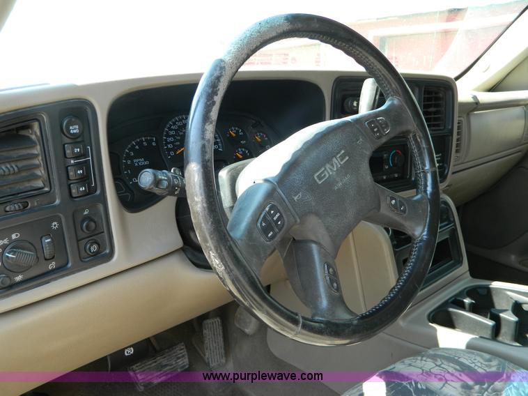 image for item B3836 2003 GMC Sierra 1500 Z71 extended cab pickup truck