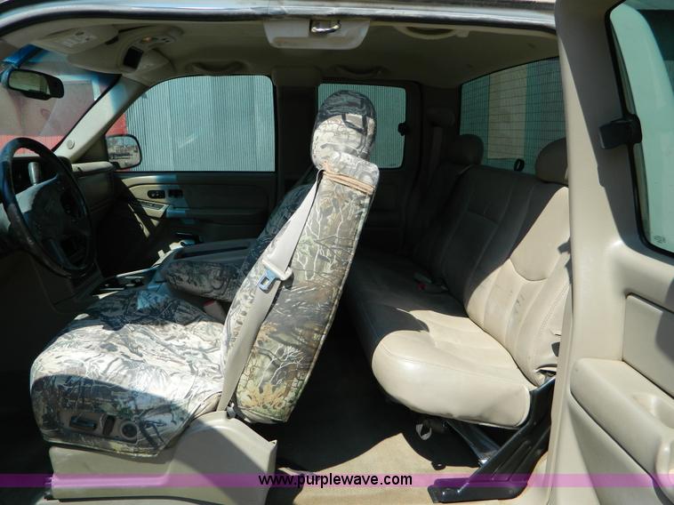 image for item B3836 2003 GMC Sierra 1500 Z71 extended cab pickup truck